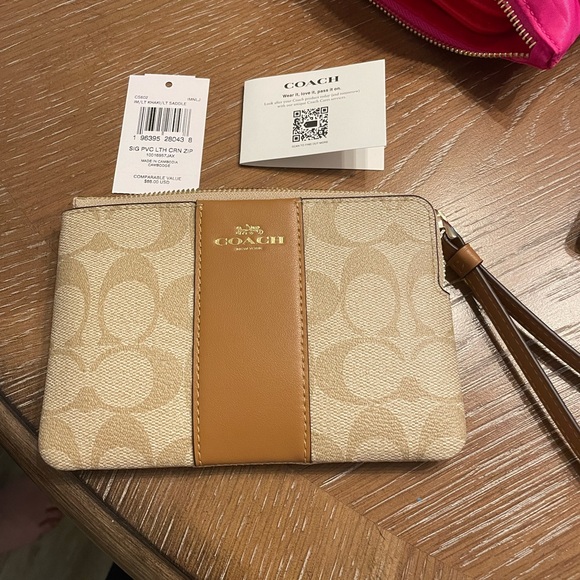 SALE PRICE FIRM NWT COACH WRISTLET - Sig PVC Light Cream Zip w/ Coach paper bag - Picture 2 of 5